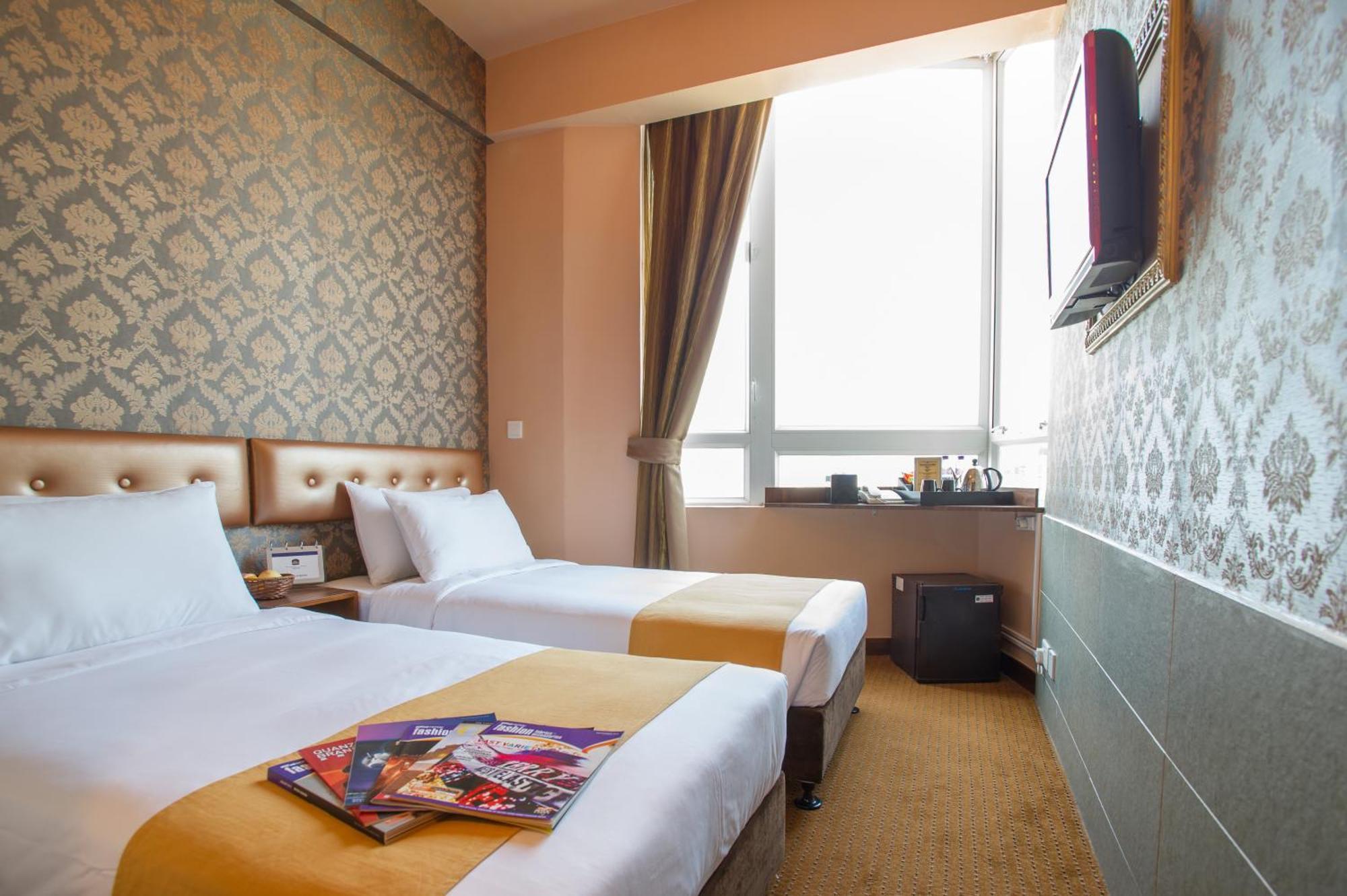 Deluxe Double or Twin Room,379384756:JPEG